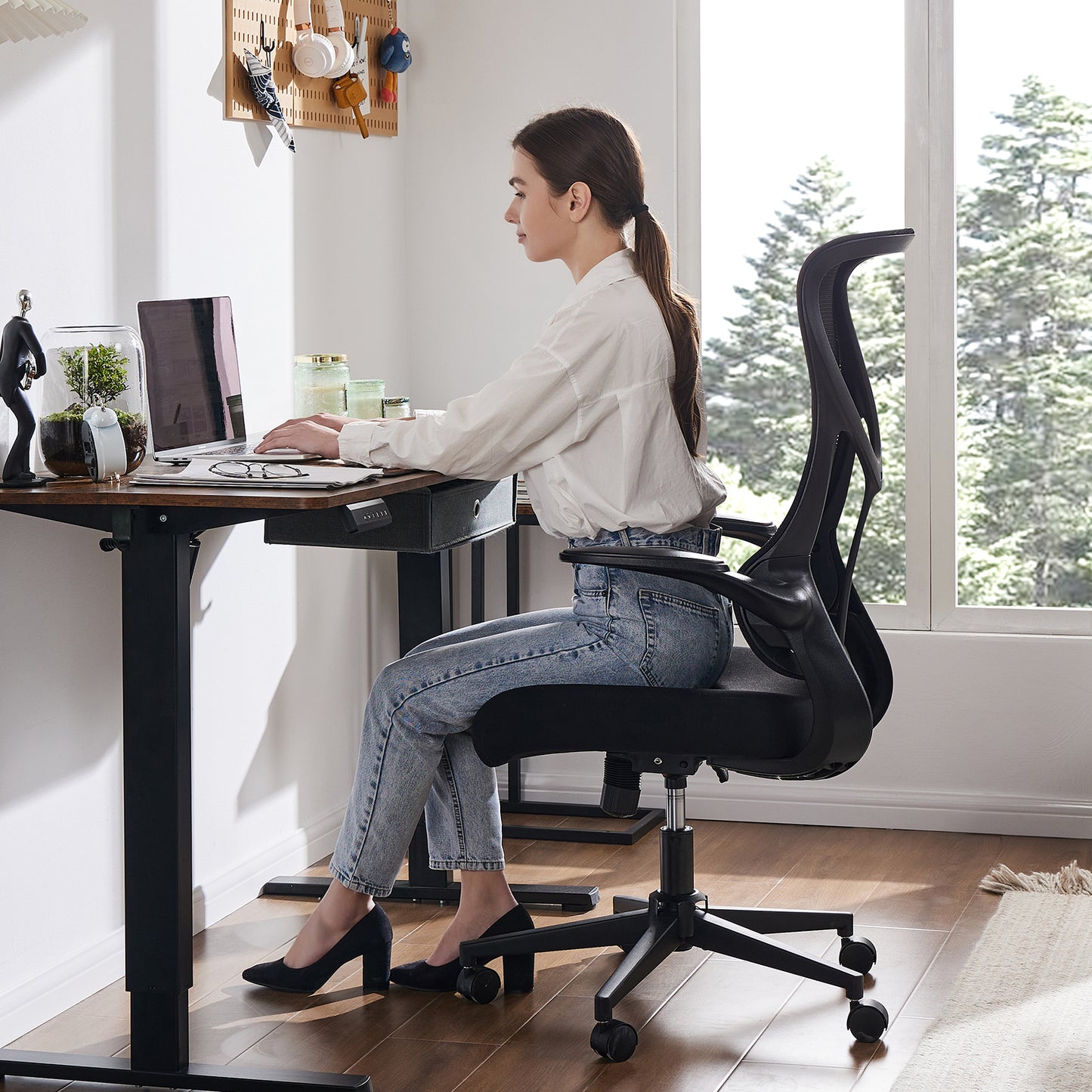 Ergonomic Mesh Computer Chair – Breathable & Adjustable Office Chair